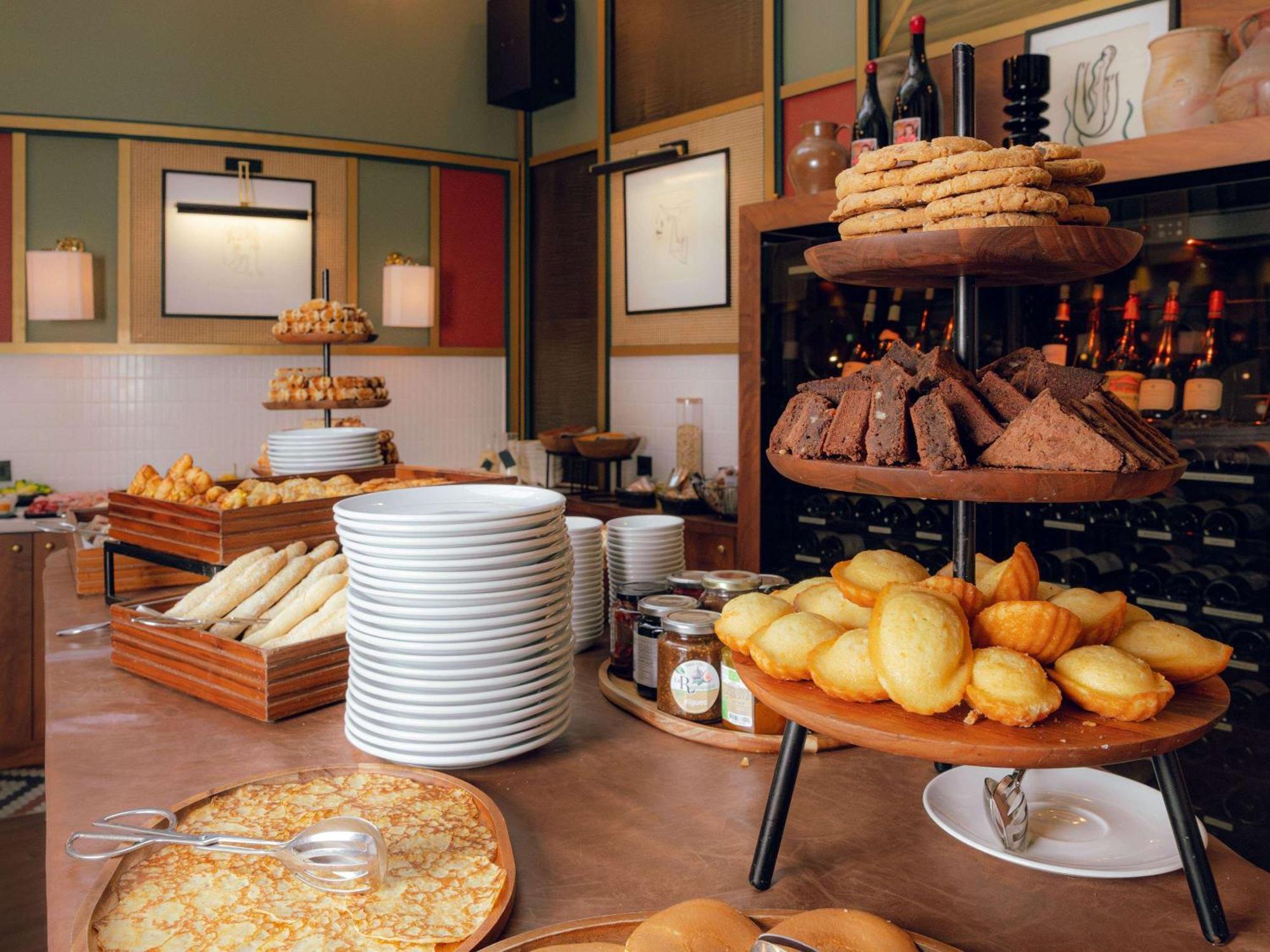 Nest Paris La Defense - Mgallery Puteaux Luaran gambar A typical buffet