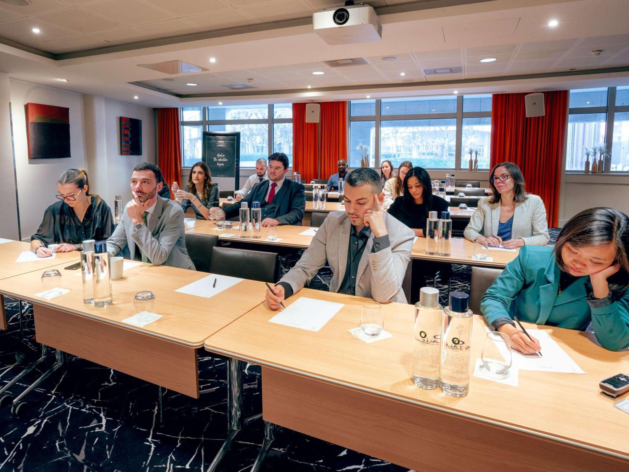 Nest Paris La Defense - Mgallery Puteaux Luaran gambar Participants at a meeting of the European Research Council