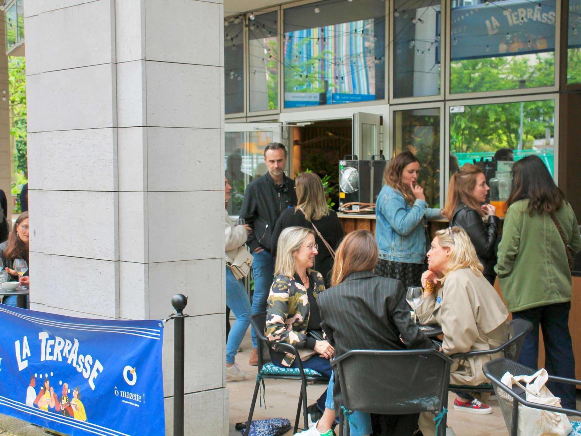 Nest Paris La Defense - Mgallery Puteaux Luaran gambar A coffee shop in Amsterdam