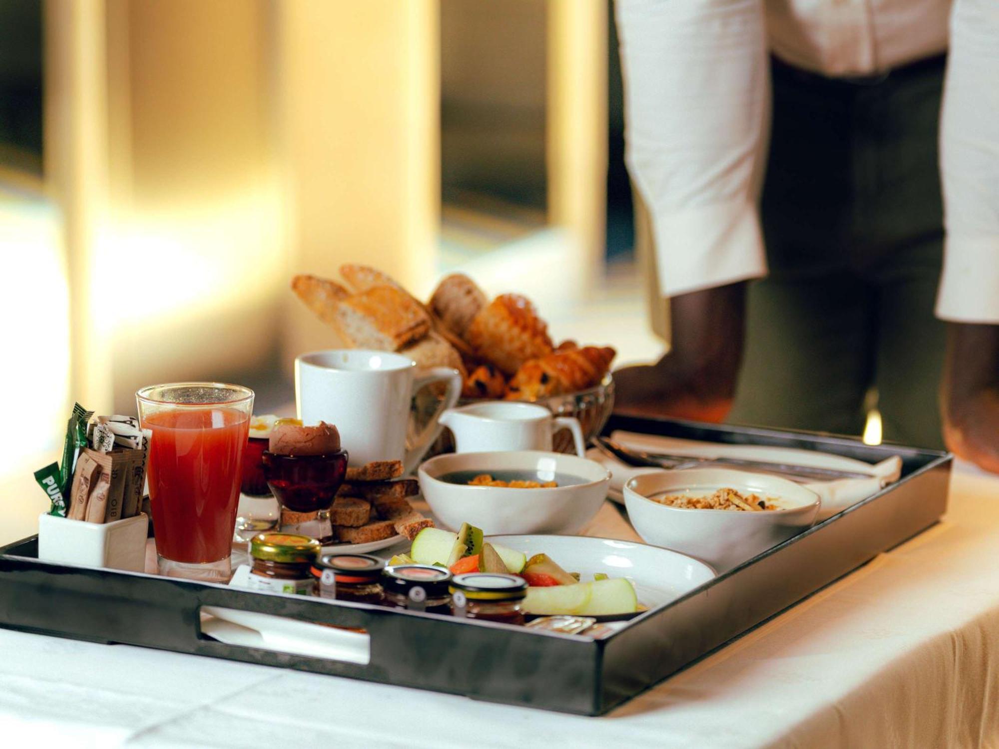 Nest Paris La Defense - Mgallery Puteaux Luaran gambar Room service